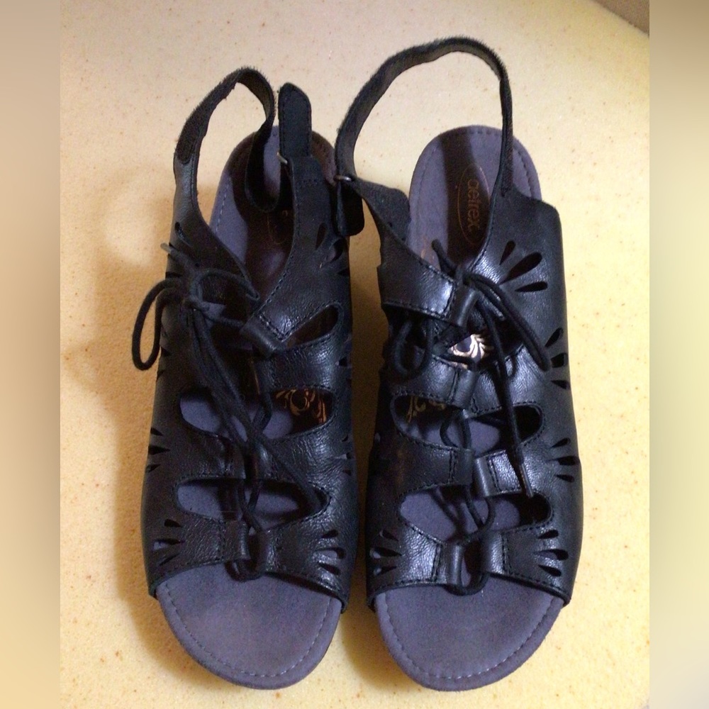 Aetrex Giselle women’s leather wedge sandal. Size US‎ 10/EUR 41 - like new!